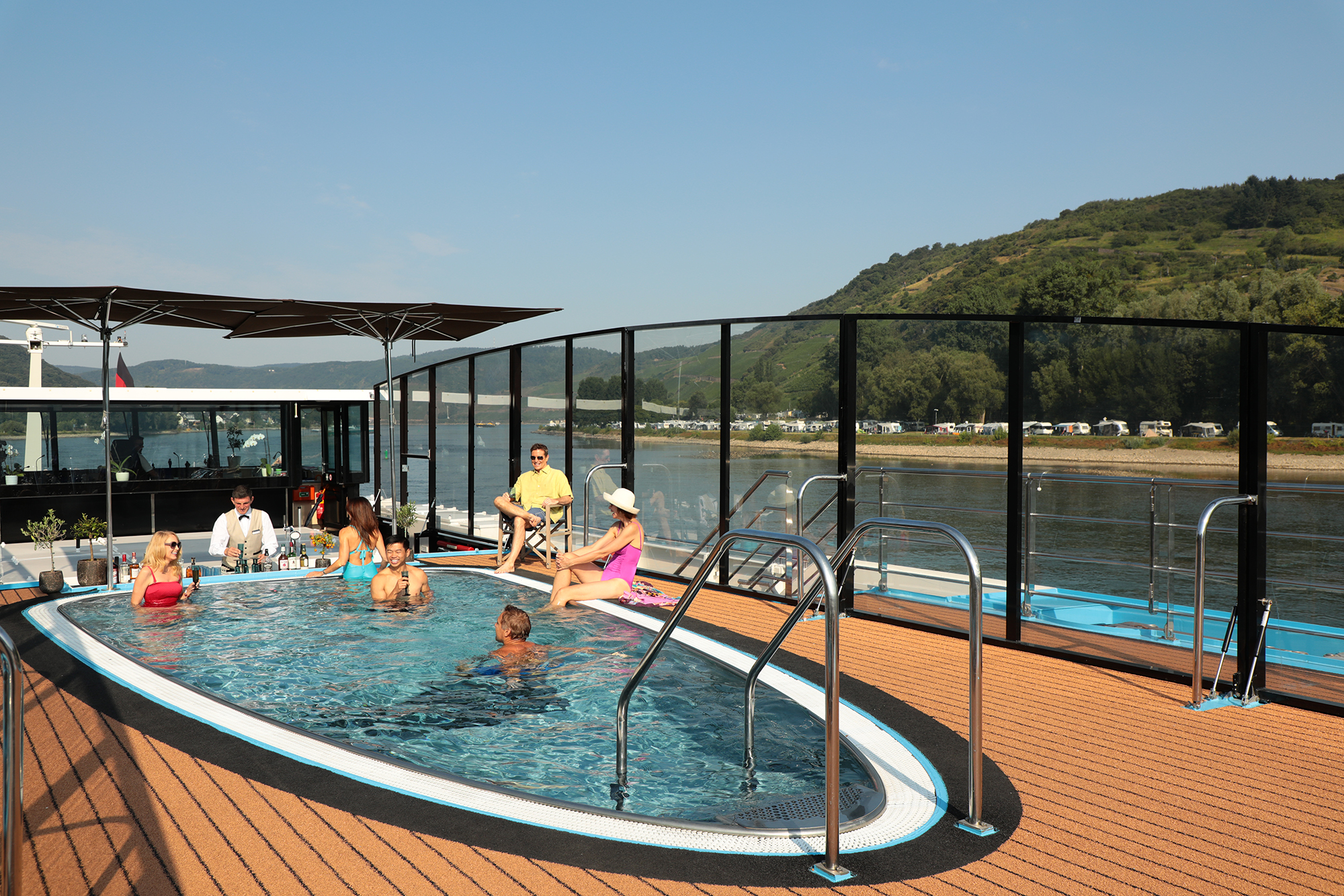29 Sundeck With Friends Ama